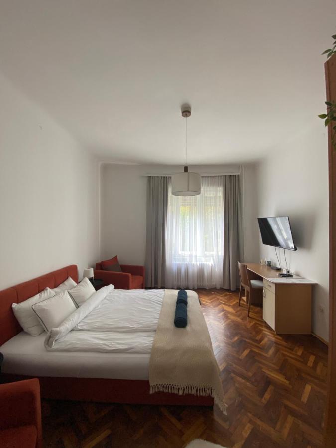 Flora Apartment Novi Sad Bagian luar foto